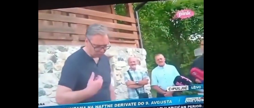 „Стварно је дебил“: Вучић голим рукама узео вруће ћевапе са роштиља – испржио се пред камерама&hellip;