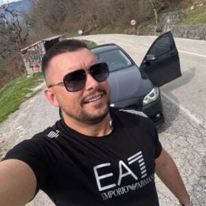 Газио колима људе код Билеће на коњичким тркама, пре тога био у Вучићевом Ћациленду са Мандићем (ФОТО, ВИДЕО)