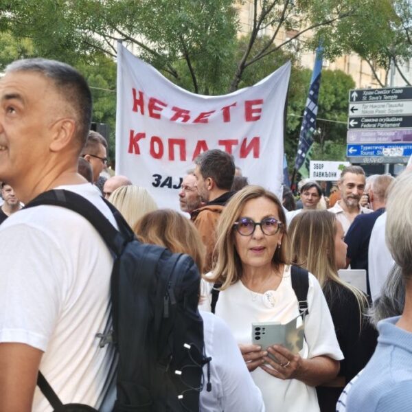 НЕЋЕТЕ КОПАТИ Протест еколошких организација у Београду: Подигнута „црвена линија“ одбране животне средине и здравља грађана (ВИДЕО)