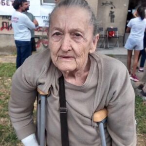 (ВИДЕО) Бака Бранка на штакама дошла да подржи студенте: Моји преци су давали животе за Србију коју сада распродају
