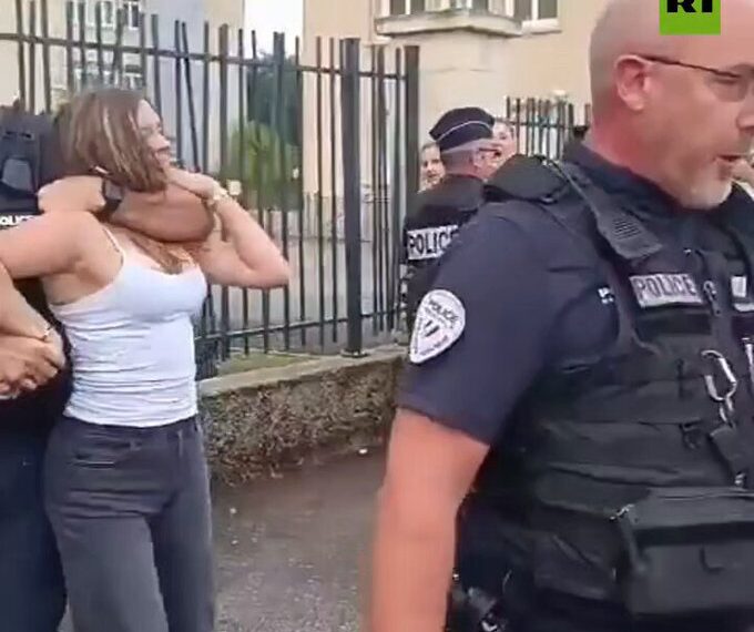 Гардијан: Више од 400 деце ухапшено у Француској због блокаде средњих школа, већину ставили у притвор!&hellip;