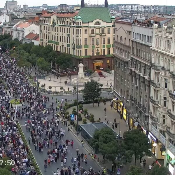 УЖИВО: Студенти носе потписе у РИК, престрављени Вучић пуни Ћациленд СНС мафијашима (ВИДЕО)