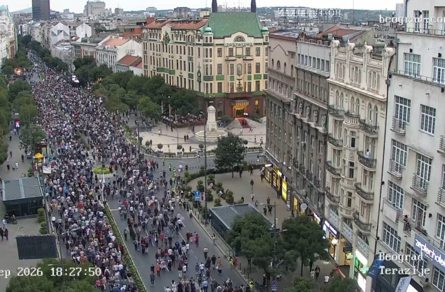 УЖИВО: Студенти носе потписе у РИК, престрављени Вучић пуни Ћациленд СНС мафијашима (ВИДЕО)