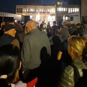 Протест у Кули због хапшења ветерана који је поломио штанд СНС-а: „Месецима је био мета таргетирања напредњака“