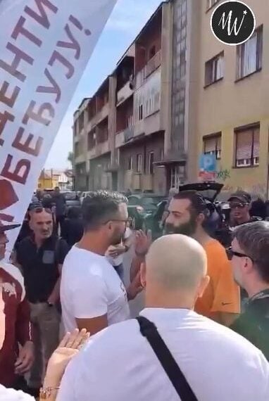 Зајечар: Мушкарац са СНС штанда напао и вређао окупљене на студентском штанду, полиција одбила да изађе!&hellip;