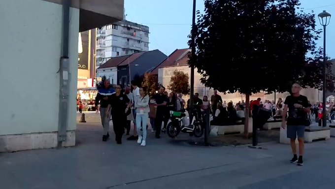 ВИДЕО Грађани Алексинца отерали активисте СНС из центра: Десет пута више људи било на штанду Студентске листе