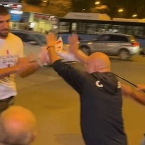 VIDEO: Incident kod Futoške pijace, kandidat SNS Vukašin Đoković pokušao da otme zastavu „Studenti pobeđuju“