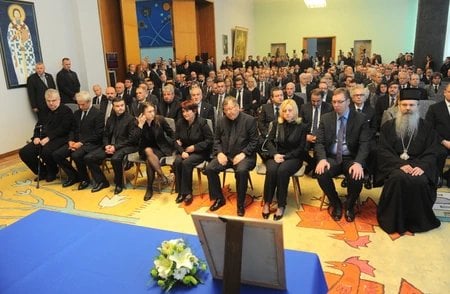 Вучић био у првом реду на комеморацији Ракићу – који је ухапсио Младића, са комеморације Младићу&hellip;