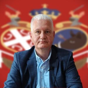 Ево зашто Вучић данас расписује изборе! Марсенић: Вучић је крпа, од које ЕУ брише под! Издао Младића