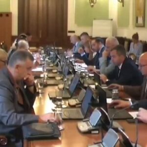 Сви на робију: Амандман о изгорелим шумама изгласан у 12.11, писарници предат у 12.27 (ВИДЕО)