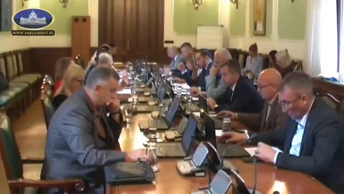 Сви на робију: Амандман о изгорелим шумама изгласан у 12.11, писарници предат у 12.27 (ВИДЕО)