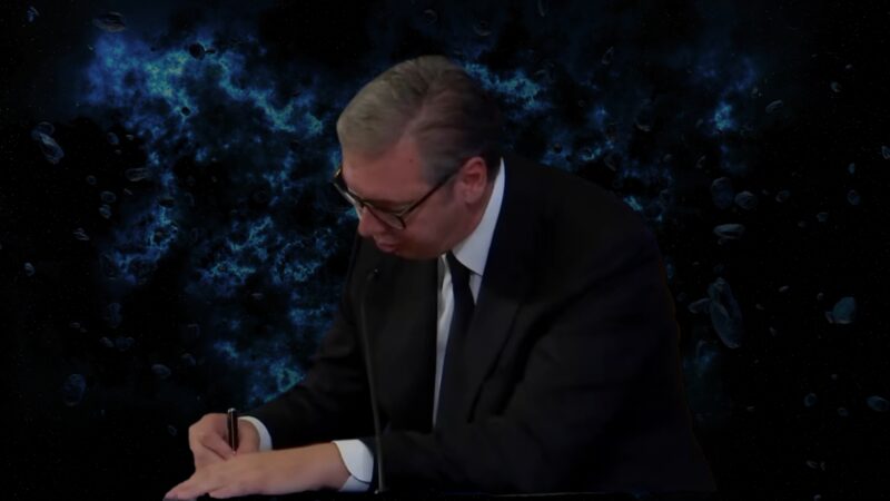 Уживо: Вучић потписао оставку, извршио државни удар и Устав ставио ван снаге (ВИДЕО)
