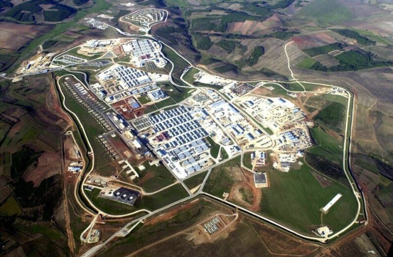 Због чега Курти од САД тражи да Бондстил постане стална војна база на Косову?