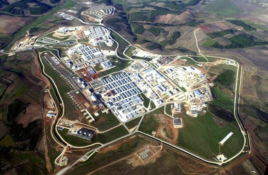 Због чега Курти од САД тражи да Бондстил постане стална војна база на Косову?