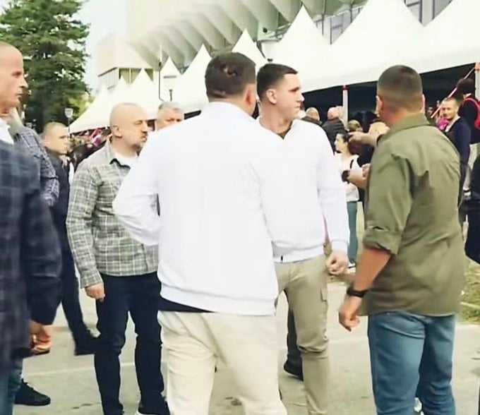 Милан Радоичић са Интерполове потернице био на СНС митингу у Крагујевцу (ФОТО)