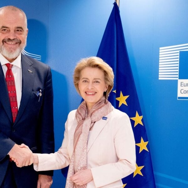 ОЧЕКИВАНО Урсула подржала и похвалила Едија Раму, револуцију студената назвала „насиљем“