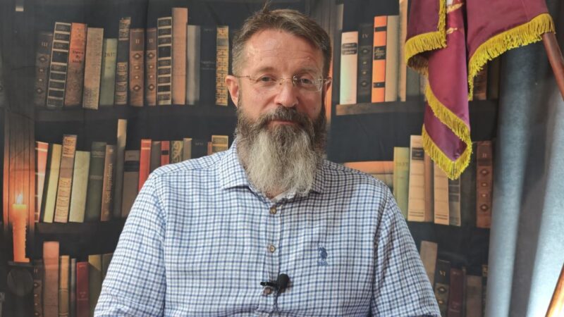Др Бранислав Ристивојевић: Вучића његови праве будалом – копају му јаму; дали му лажна истраживања (ВИДЕО)