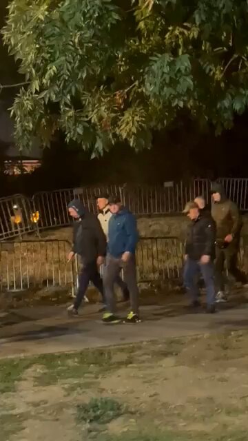 (ВИДЕО) У Ћациленд пристиже велики број ћаци батинаша, Вучић нема намеру да призна пораз