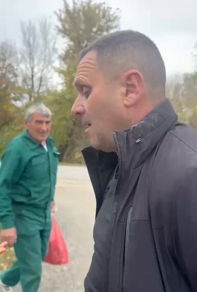 (ВИДЕО) Откривено ко је ћаци који је ударио троје студената током кампање „од врата до врата“