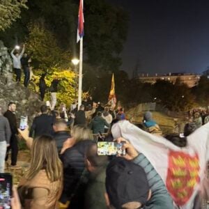 УЖИВО: Народ срушио Ћациленд и преузео Пионирски парк! Вучић признао пораз, СТУДЕНТИ су ПОБЕДИЛИ, народ слави широм Србије!!! (ВИДЕО)