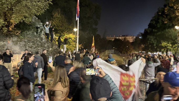 УЖИВО: Народ срушио Ћациленд и преузео Пионирски парк! Вучић признао пораз, СТУДЕНТИ су ПОБЕДИЛИ, народ слави широм Србије!!! (ВИДЕО)