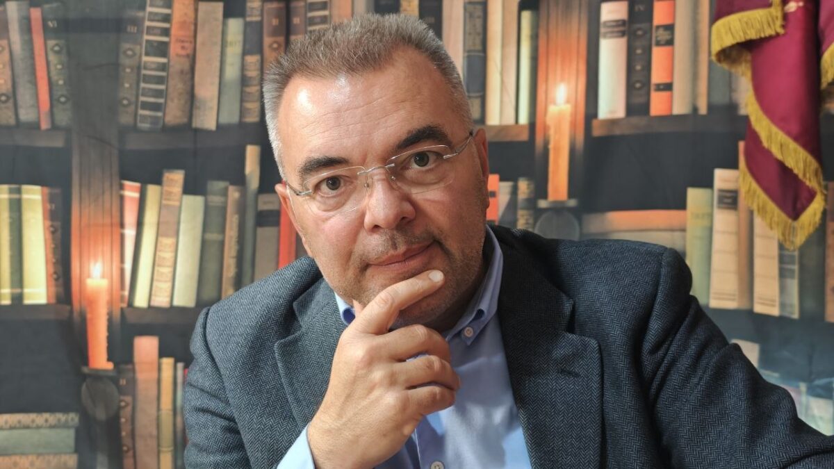 Др Димитријевић: Вучић перфиднији од Милошевића, али ћемо га победити!
