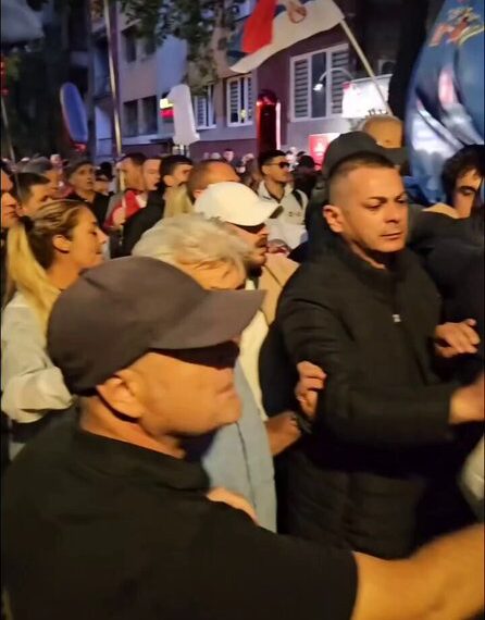 (ВИДЕО) Ћаци напали Нишлије на протесту за ухапшеног студента Матеју
