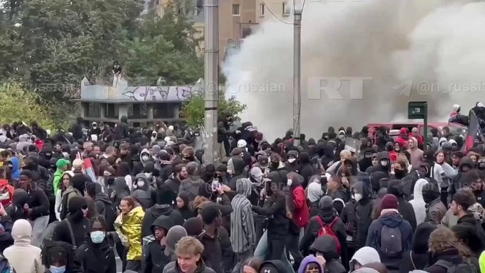 BRISEL: Žestoki sukobi sa policijom, srednjoškolci&hellip;