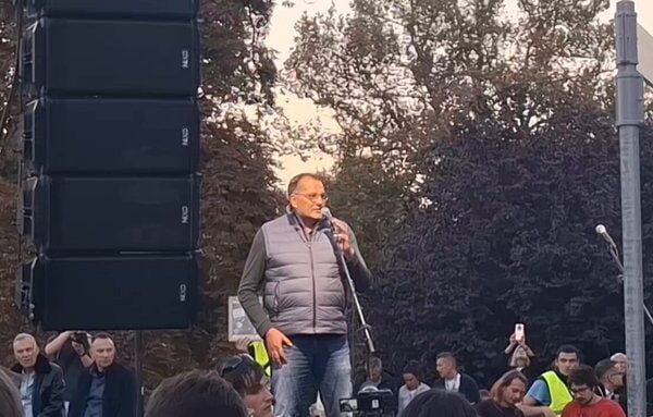 (ВИДЕО) Запаљив говор професора из К.…