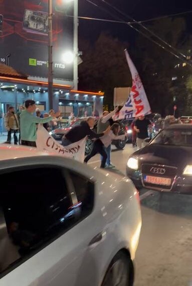 (ВИДЕО) Инциденти на Коњарнику: Ћаци напали студенте и зборове, народ показао да&hellip;
