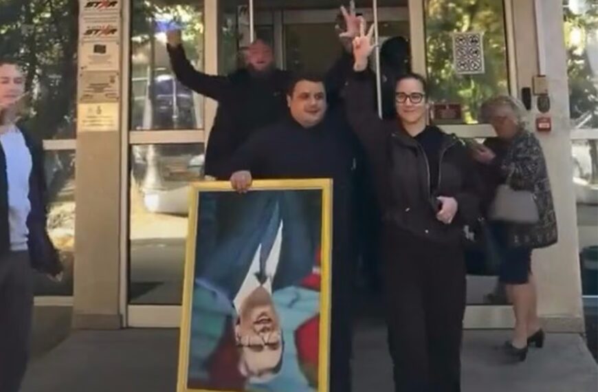 Човек упао у ЈКП и скинуо Вучићеве слике са зида, Оскар пао и у Кули (ВИДЕО)