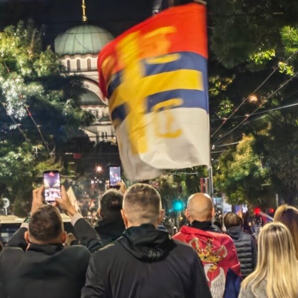 УЖИВО Славље због победе Студентске листе: Окупљање на Славији, трактори предводили колону људи до Бановаца