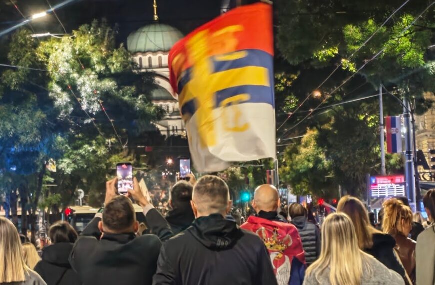 Славље због победе Студентске листе: Окупљање на Славији, трактори предводили колону људи до Бановаца