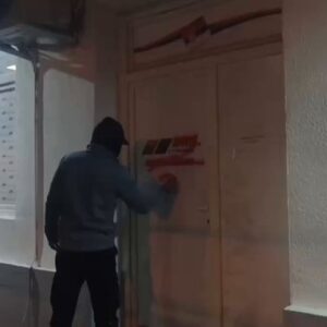 (ВИДЕО) Вучићу ће да позли: Народне патроле преправиле режимске билборде за број 3 и подржале Студетнску листу