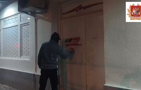 (ВИДЕО) Вучићу ће да позли: Народне патроле преправиле режимске билборде за број 3 и подржале Студетнску листу