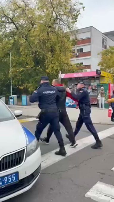 Нови Београд: Човек приговарао због фантомских бирача, полиција га приводила – побегао им! (ВИДЕО)