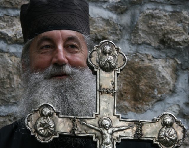 Протојереј Јован Пламенац: Дјецо љубљена, не одлажите патике у сошке