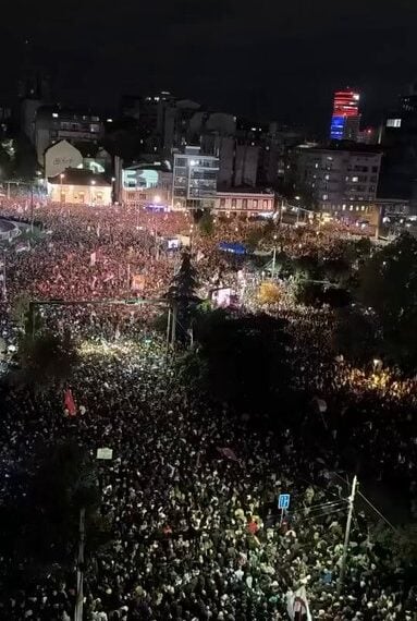 Асошијетед прес: Стотине хиљада демонстраната на Славији! МУП не саопштава колико људи је било на студентском&hellip;