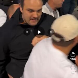 Откривено ко је Вучићев гмаз који је синоћ палицом напао народ на Коњарнику (ВИДЕО)
