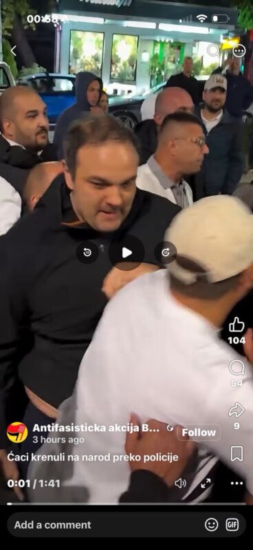 Откривено ко је Вучићев гмаз који је синоћ палицом напао народ на Коњарнику (ВИДЕО)