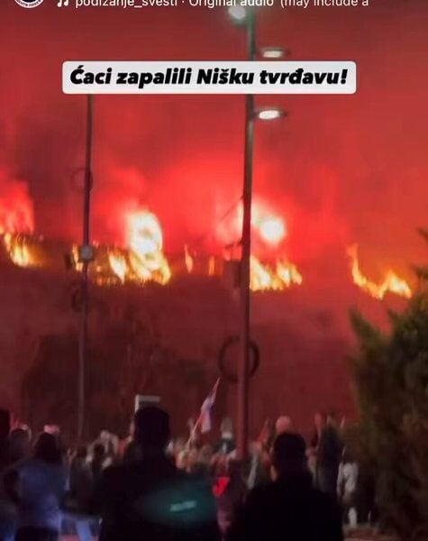 (ВИДЕО) Гори Нишка тврђава: бакљада Вучићевих ћација оставила споменик у пламену
