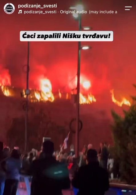 (ВИДЕО) Гори Нишка тврђава: бакљада Вучићевих ћација оставила споменик у пламену