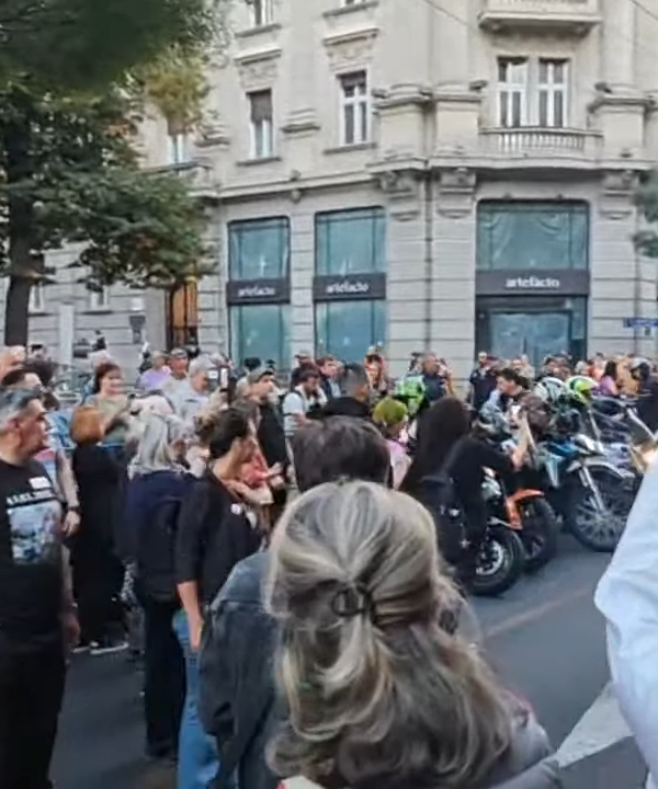 (ВИДЕО) Студенти испред РИК-а: Вучићев режим…