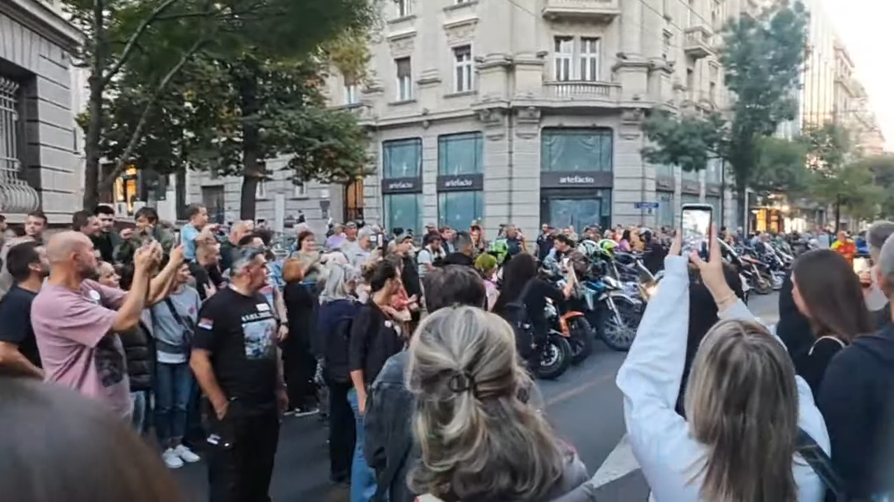(ВИДЕО) Студенти испред РИК-а: Вучићев режим би да спречи дијаспору да гласа