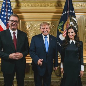 (ФОТО) На сликама Вучић, Курти, Рама, а Трамп увек исти: Јавност збуњена
