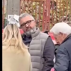 ВИДЕО Драган Ј. Вучићевић дошао да гласа, грађани га дочекали са повицима: Погледајте како је реаговао уредник Информера