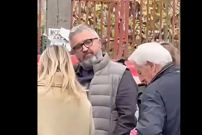 ВИДЕО Драган Ј. Вучићевић дошао да гласа, грађани га дочекали са повицима: Погледајте како је реаговао уредник Информера